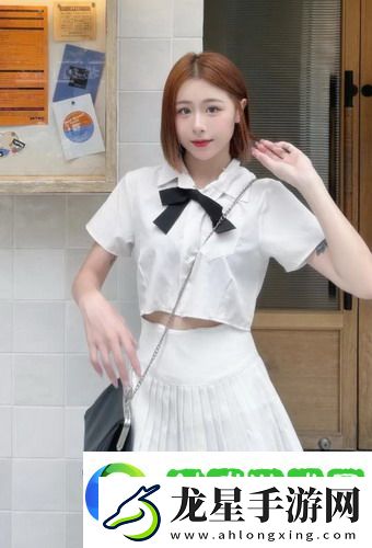 女性扒開大腿內(nèi)側(cè)小肚子癢