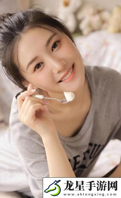 我裝睡讓公偷偷滑進(jìn)去的奇妙心動